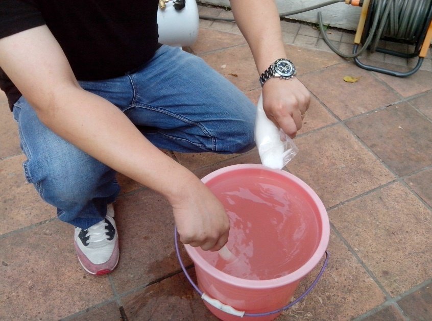 如何可以清洗自來水管里面的水垢呢